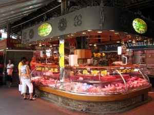 Řeznictví v tržnici La Boqueria.